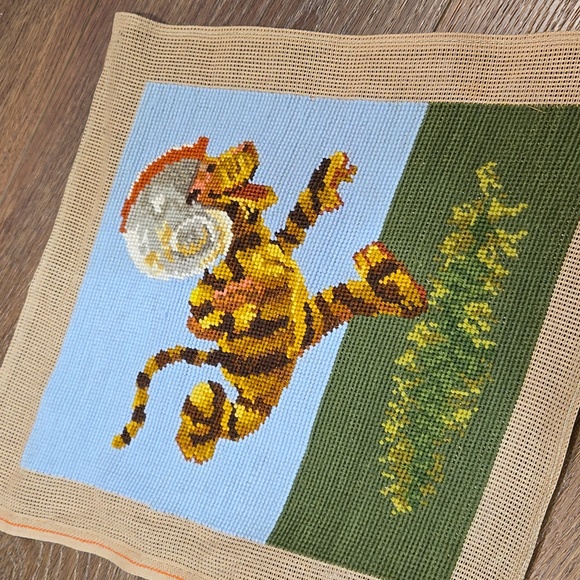 TWO VINTAGE BRUNSWICK NEEDLEPOINT pieces.. #6614 - Picture 6 of 8